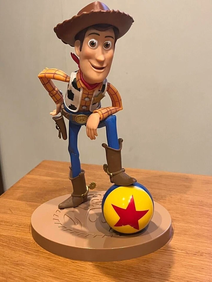 Figura Woody con truco Toy Story Ichiban Kuji con amigos felices premio 9,8 pulgadas Foto 1 de 4