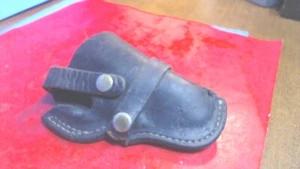 TRIPLE K--LEATHER- Gun Holster- Used-- nice- Clip on Style- 83--2--1 -snaps work - Picture 1 of 7