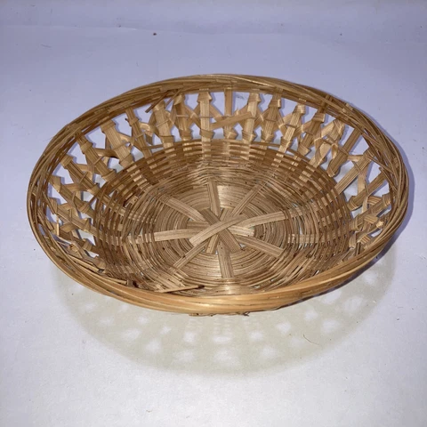 Wicker Basket 8” Top 5” Bottom 2” Deep Vintage Small Round basket Good Condition Cover