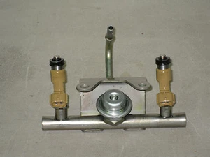 Set of Subaru 2.5L SOHC 2 Fuel Injectors & Rail Injection Pressure Regulator OEM - Picture 1 of 1