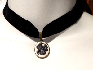 BLACK VELVET RAVEN CAMEO CHOKER crow pendant gothic witch halloween necklace R1 - Picture 1 of 4