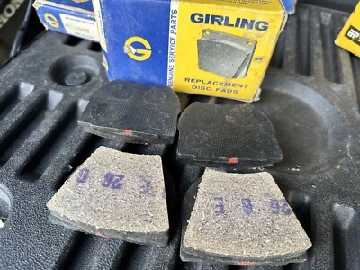 Новые из старых запасов передние тормозные колодки Girling 1961 62 63 64 65 1966 британский Ford Zephyr & Zodiac - Изображение 1 из 2