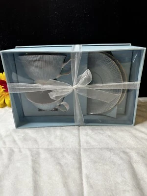 Nuevo juego de tazas de té y platillos Grace’s Teaware para 2, patrón cuadrado azul con borde dorado Foto 1 de 4