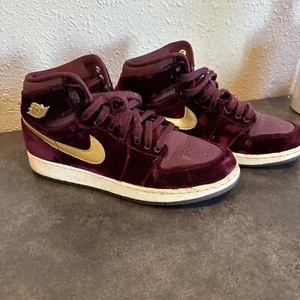 2016 AIR JORDAN 1 HEIRESS GG 'VELVET 832596 640 GOLD RED VELVET 7y - Picture 1 of 6