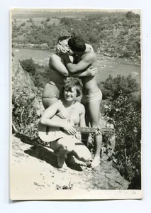 Hombre mujer pareja beso playa traje de baño instantánea urss foto de colección - Imagen 1 de 2