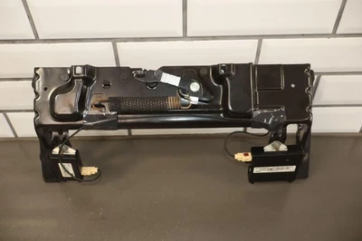 Trava e suporte de escotilha traseira 05-13 Chevy C6 Corvette - Imagem 1 de 4