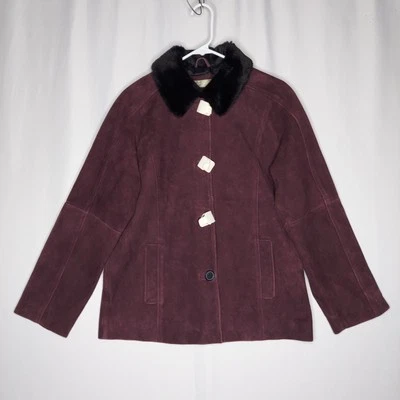 Chaqueta de gamuza The Territory Ahead para mujer mediana borgoña botón cuello de piel negro Foto 1 de 4