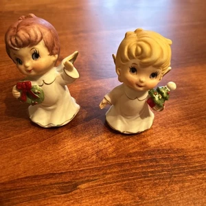 2 statuine angeli di Natale vintage made in Japan con corona e albero di Natale - Foto 1 di 6