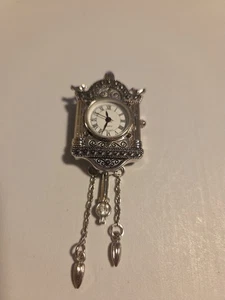 Vintage Avon Kuckucksuhr Anhänger/Anstecknadel Made in Korea mit Original Box - Bild 1 von 5