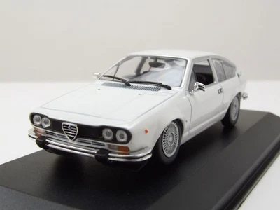 Alfa Romeo Alfetta GTV 1976 Bianco Modellino 1:43 Maxichamps - Immagine 1 di 4