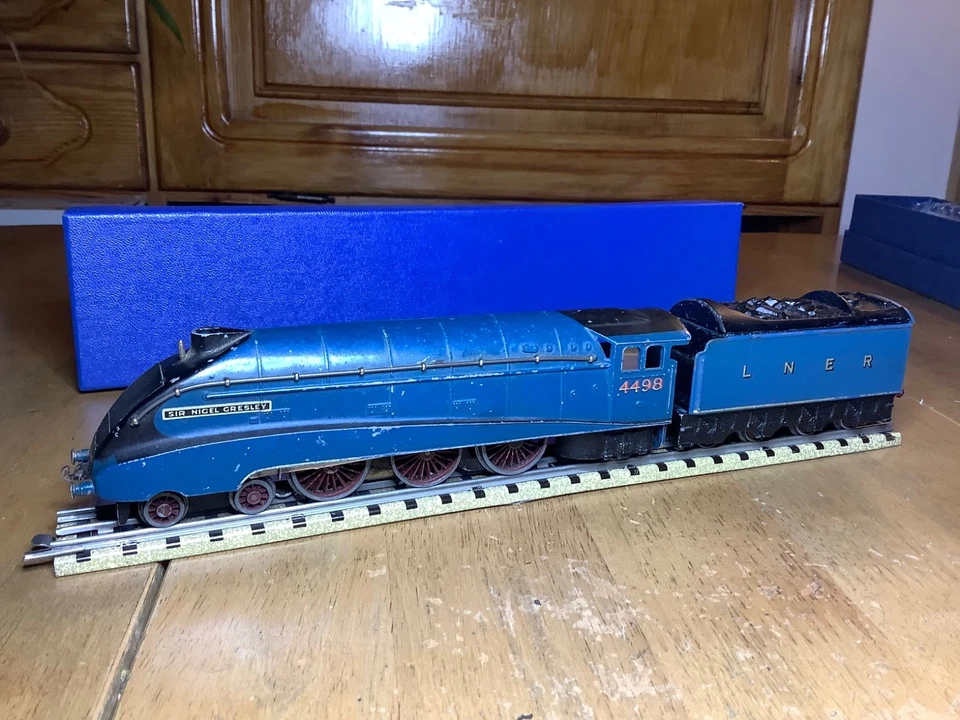 Hornsby Dublo 3 Rail EDL1 Pre War LNER 4-6-2 A4 Class 4498 Sir Nigel Gresley - Image 1 of 4