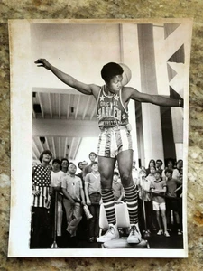 HARLEM GLOBETROTTERS PRESS PHOTOS $7.99 each VARIOUS PLAYERS - Picture 1 of 11