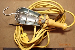 OLDER DANIEL WOODHEAD CO. PROTEX TROUBLE DROP LIGHT LAMP - Picture 1 of 10