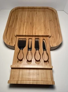 VONSHEF CHEESE BOARD WITH KNIVES SQUARE BAMBOO CHARCUTERIE - Picture 1 of 5