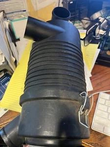 G057514 GENUINE DONALDSON FPG RADIAL SEAL PLASTIC AIR CLEANER no filter - Picture 1 of 2