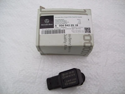 Mercedes A Class W176 Brake Servo Vacuum Switch Genuine A0065422518 2012-2018 - Image 1 of 4