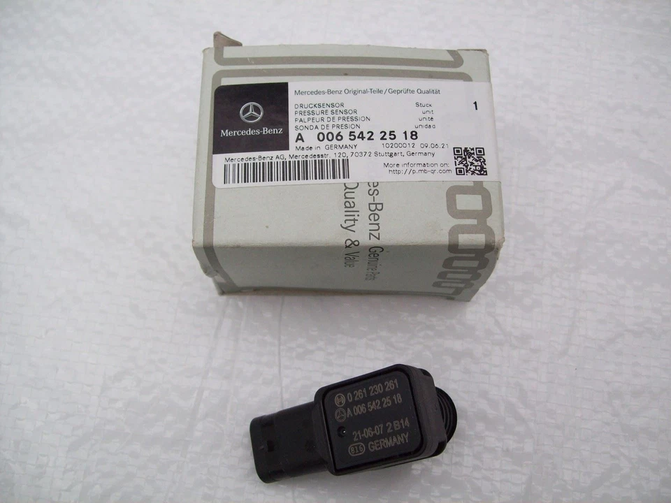 Mercedes A Class W176 Brake Servo Vacuum Switch Genuine A0065422518 2012-2018 - Image 1 of 4