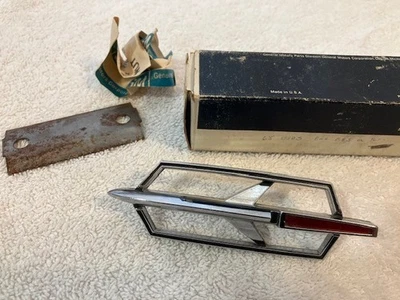 Oldsmobile 88 98 1968 capó delantero cabecera cohete insignia emblema nuevo de stock Foto 1 de 4