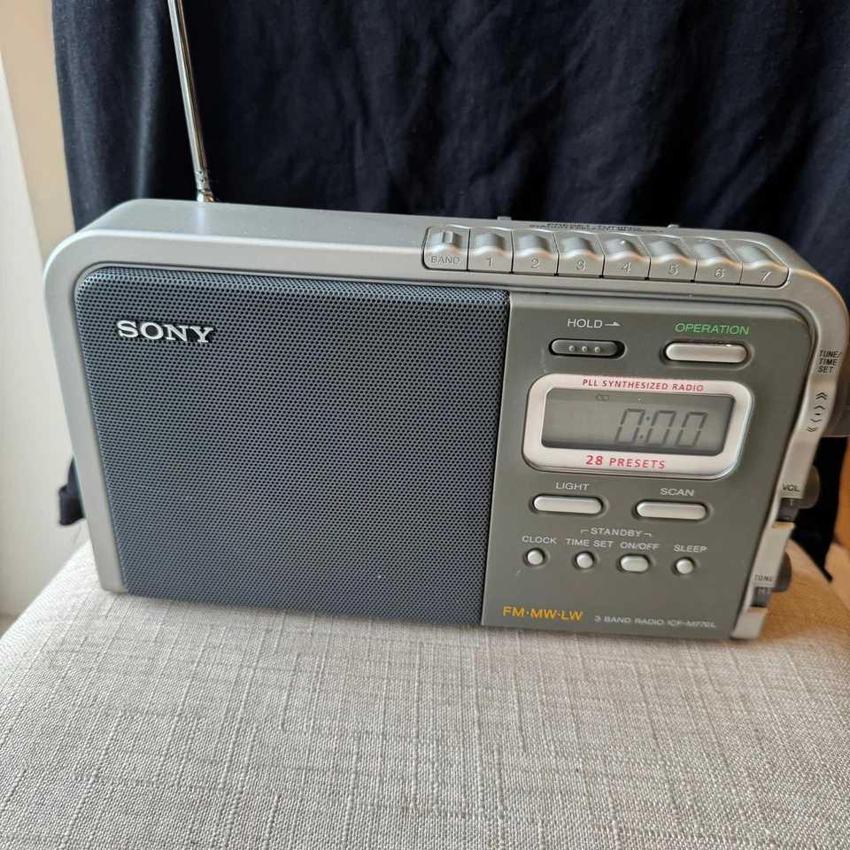 VTG SONY ICF-M770L Portable Radio FM AM LW Digital Tuning 28 Presets Grey, video - Image 1 of 4