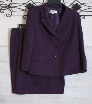 Le Suit Skirt Suit Women's Size 14 Wine Long Sleeve Blazer - Image 1 of 4