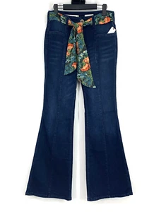 Pantalones de mezclilla Anthropologie Pilcro para mujer talla 29 azul cosido pierna acampanada cinturón de tela - Imagen 1 de 9