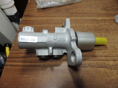 Audi A6 master / brake servo cylinder LUCAS 16 2081 — 第 1/2 张图片