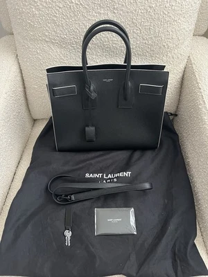 Bolso de Mano Saint Laurent Sac De Jour Pequeño de Cuero Negro Foto 1 de 4
