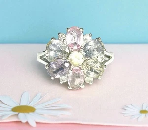 Splendido anello vintage con gemma pastello e fiori in oro con diamanti - Foto 1 di 6