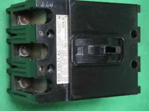 ITE SIEMENS EF3B020 INTERRUTTORE 20AMP 600VAC 3 POLI 20A EF3 CUSTODIA STAMPATA NOS - Foto 1 di 1