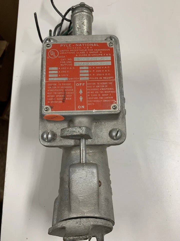 PYLE NATIONAL SWITCH YXA-23032-G RECEPTACLE  W251 - Image 1 of 1