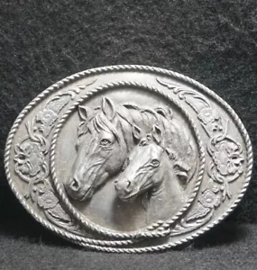 WI07103 VINTAGE 1991 **TWO HORSE HEADS** ANIMAL ARTWORK MENS PEWTER BELT BUCKLE - Picture 1 of 2