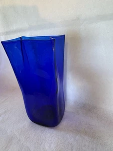 VINTAGE BLENKO KOBALTBLAUE GLASVASE Papiertütenvase 10" Aufkleber und signiert 2016 - Bild 1 von 7