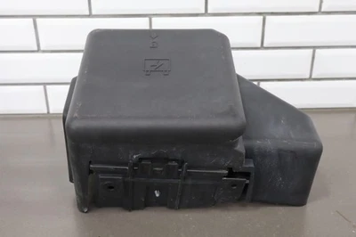 2003-2007 Hummer H2 6.0L Engine Underhood Fuse Junction Relay Box - Image 1 of 4