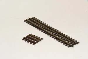 Tillig H0, H0e Dreischienengleis Reststücke ca. 14 und 3,3 cm gebraucht - Bild 1 von 1