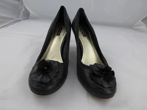 Alex Marie, schwarze Leder Pumps Schuhe mit Rosettendetail, Gr. 8,5, neu - Bild 1 von 5