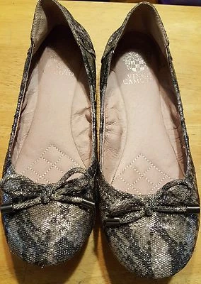 Vince Camuto ballet flats silvery/black bow on toe size 8 1/2 -B women * - Image 1 of 4