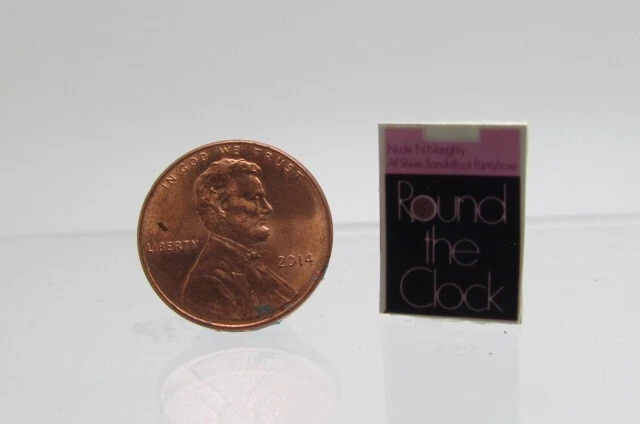 Paquete de panty mangueras redondas al reloj réplica miniatura para casa de muñecas para mujer Foto 1 de 1