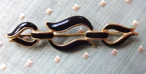 LOVELY VINTAGE SIGNED MONET PIN BROOCH BAR BLACK ENAMEL GOLD TONE 3.25" - Picture 1 of 8