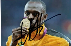 ATHLETICS: USAIN BOLT SIGNED 6x4 LONDON 2012 GOLD MEDAL CELEBRATION PHOTO+COA - Picture 1 of 1