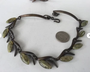 Delphine Nardin Paris Halskette Ohrringe Set Clip Back grüne Steine Set Vintage - Bild 1 von 3