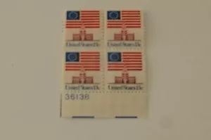 US 4 Block of stamps #1625 - 13¢ Flag over Independence Hall 1976 - Picture 1 of 2