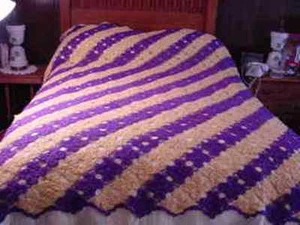 Antique Handcrafted Handcrafted Crochet Bedspread 86 x 100 inches - Picture 1 of 5