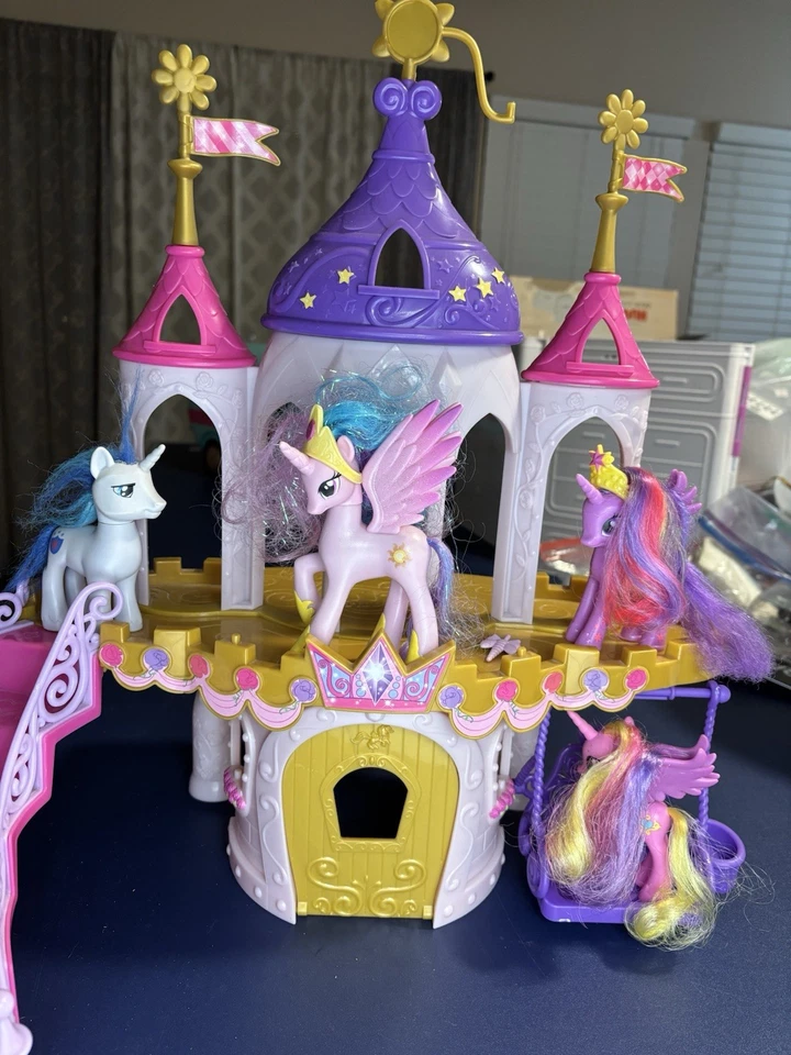 My Little Pony G4 Wedding Castle Princess Cadance & Shining Armor + 2 Ponies MLP - Image 1 of 4