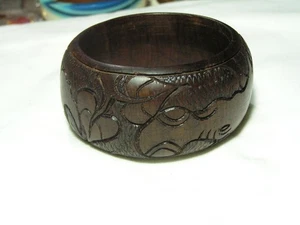 ...Vintage breiter gewölbter geschnitzter Holz Nashorn & Blätter Armreif Armband... - Bild 1 von 11