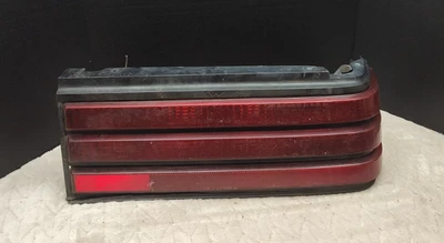 Pontiac 6000 1984-1986-1985 sedán de 4 puertas luz trasera derecha pasajero Foto 1 de 4