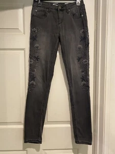 Seven7 Jeans Skinny Embroidered Flowers Women’s Size 4 Black B96 - Picture 1 of 11