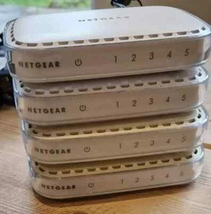 4 x NETGEAR 5-port 10/100 Mbps SWITCH/NETWORK HUB FS605 v3 for HOME or OFFICE - Photo 1/3
