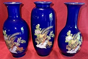 Beautiful Vintage Cobalt Blue Pottery Exotic Bird Vase - Picture 1 of 12