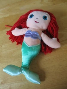 Muñeca Sirenita "Ariel" Parques Disney Peluche 10" Alto con Pelo de Hilo Rojo - Imagen 1 de 4
