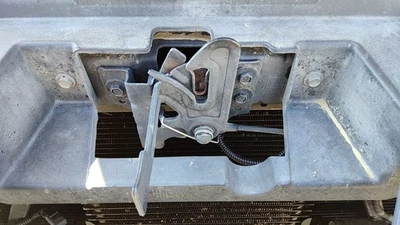 Оригинальная защелка капота в сборе с кронштейном для Chevy Tahoe 2010 2011 2012 2013 2014 годов выпуска - Изображение 1 из 4